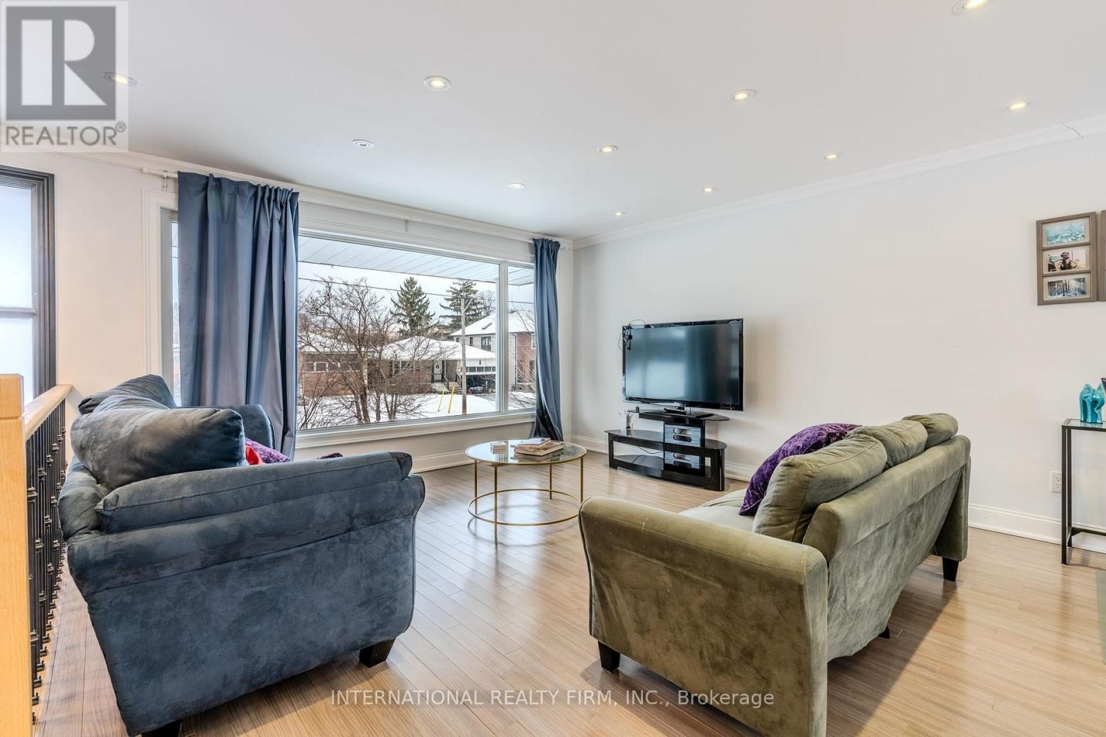 Main - 24 Paramount Court, Toronto, Ontario  M6M 2L5 - Photo 4 - W12675328