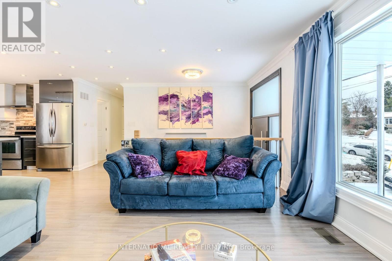 Main - 24 Paramount Court, Toronto, Ontario  M6M 2L5 - Photo 6 - W12675328