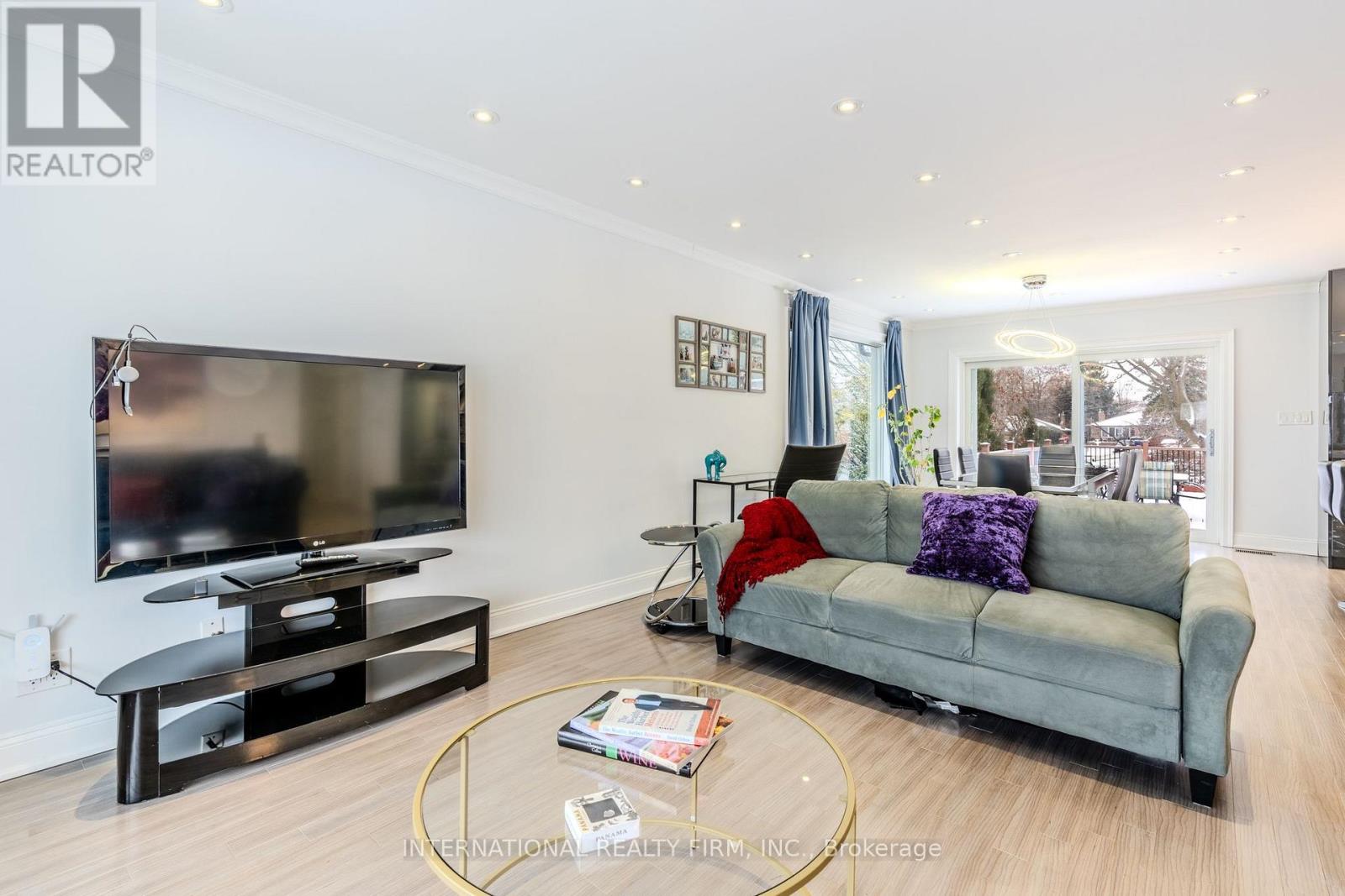 Main - 24 Paramount Court, Toronto, Ontario  M6M 2L5 - Photo 7 - W12675328