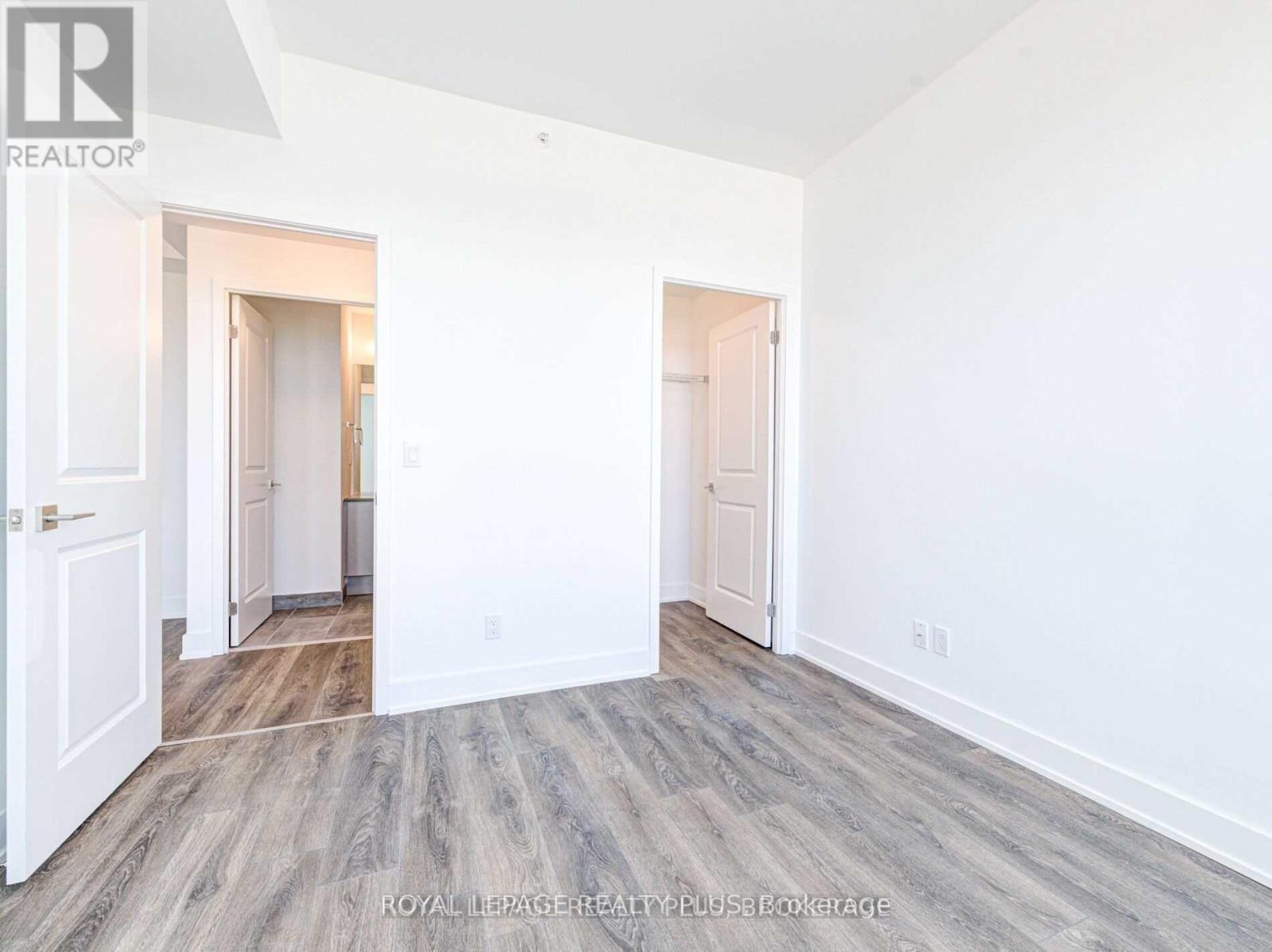 2107 - 297 Oak Walk Drive, Oakville, Ontario  L6H 6R3 - Photo 13 - W12675362