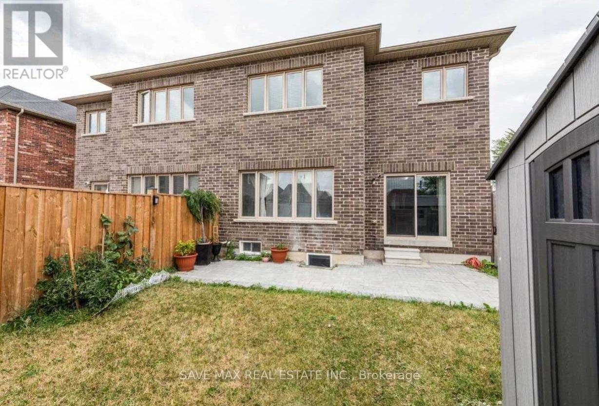 24 Thornapple Street, Brampton, Ontario  L6R 3X2 - Photo 6 - W12675396