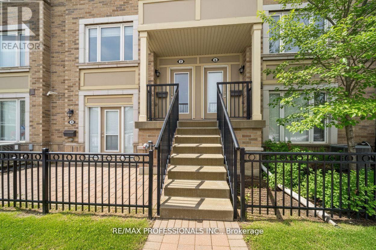 7 - 3135 Boxford Crescent, Mississauga, Ontario  L5M 0P4 - Photo 2 - W12675398