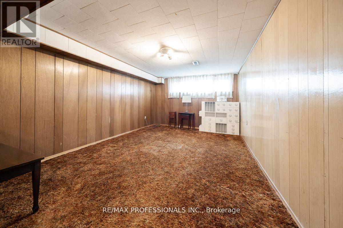 1275 Pallatine Drive, Oakville, Ontario  L6H 1Z1 - Photo 25 - W12675408