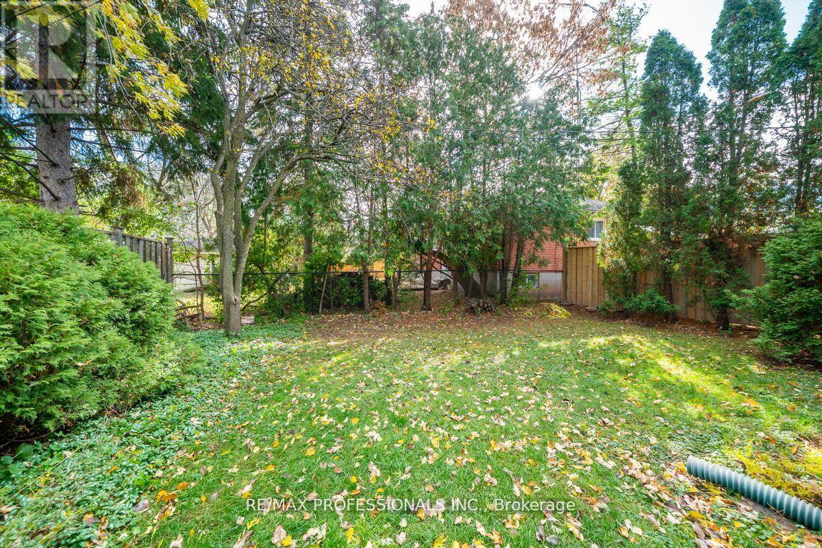 1275 Pallatine Drive, Oakville, Ontario  L6H 1Z1 - Photo 27 - W12675408