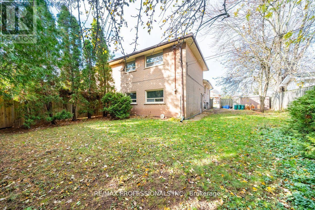 1275 Pallatine Drive, Oakville, Ontario  L6H 1Z1 - Photo 28 - W12675408