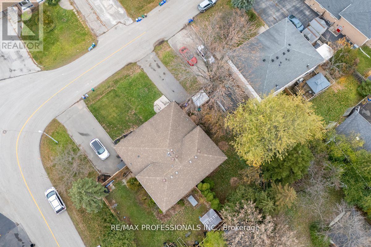 1275 Pallatine Drive, Oakville, Ontario  L6H 1Z1 - Photo 29 - W12675408