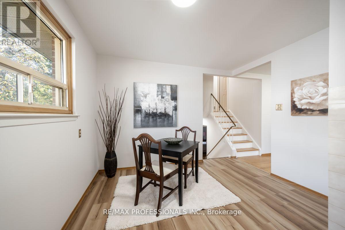 1275 Pallatine Drive, Oakville, Ontario  L6H 1Z1 - Photo 5 - W12675408