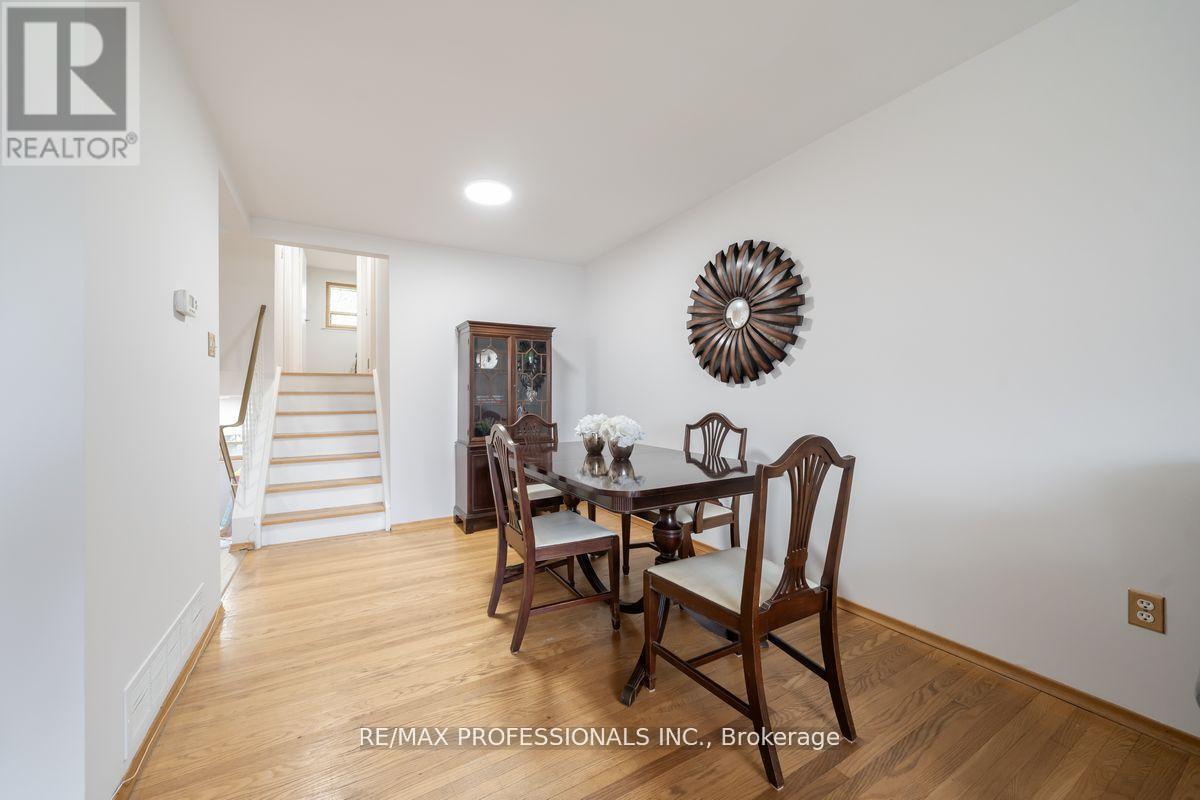 1275 Pallatine Drive, Oakville, Ontario  L6H 1Z1 - Photo 7 - W12675408