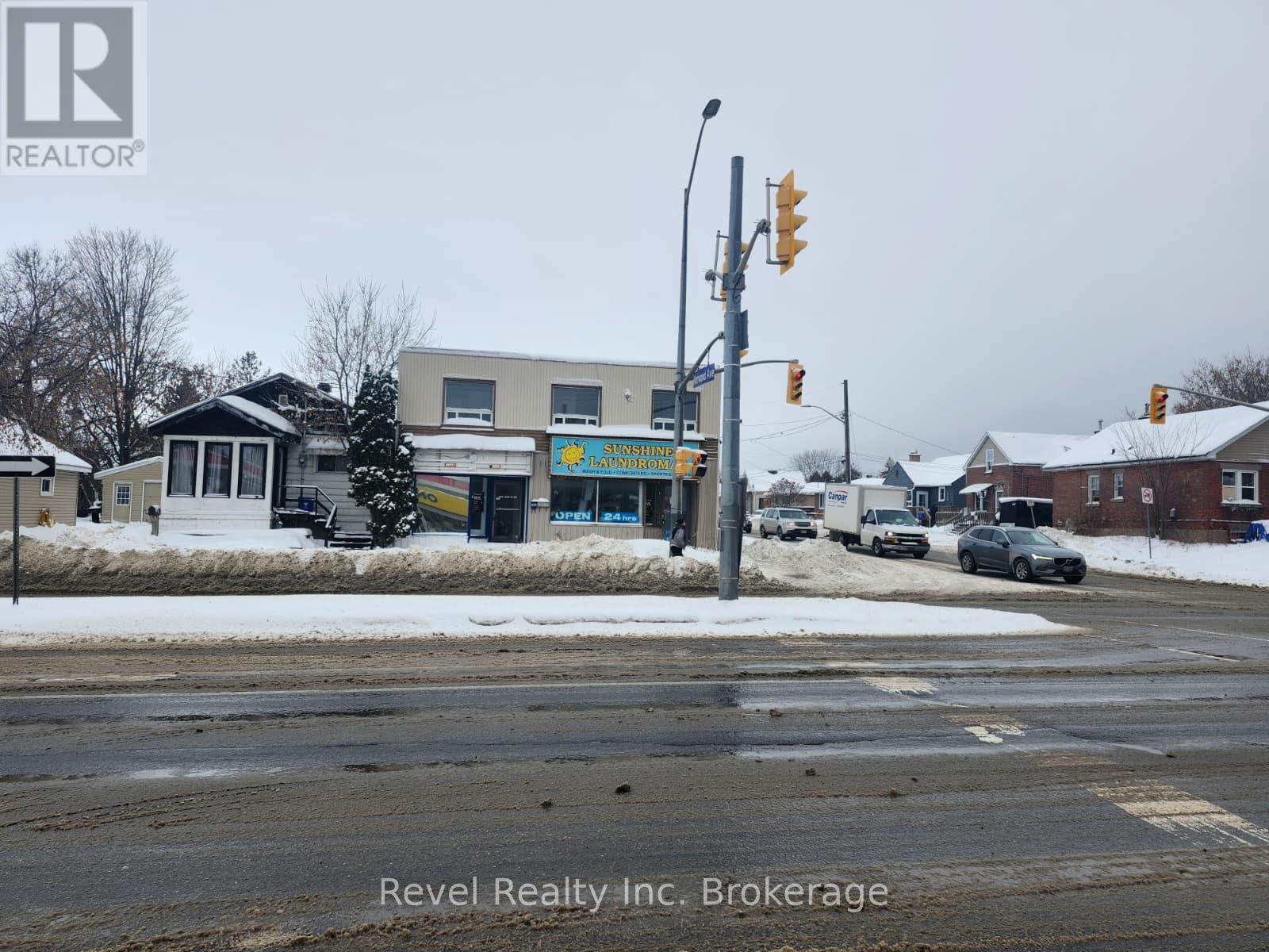 4 - 1009 Algonquin Avenue, North Bay, Ontario P1B 4X9 - Photo 2 - X12675508