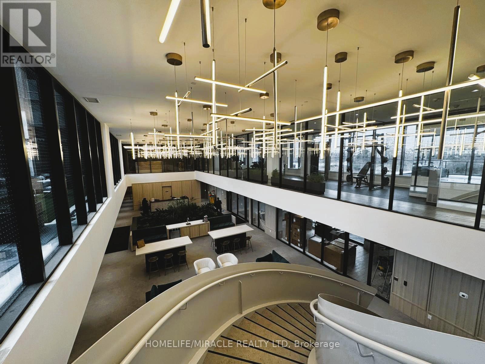 402 - 3071 Trafalgar Road E, Oakville, Ontario  L6H 8C6 - Photo 3 - W12664138