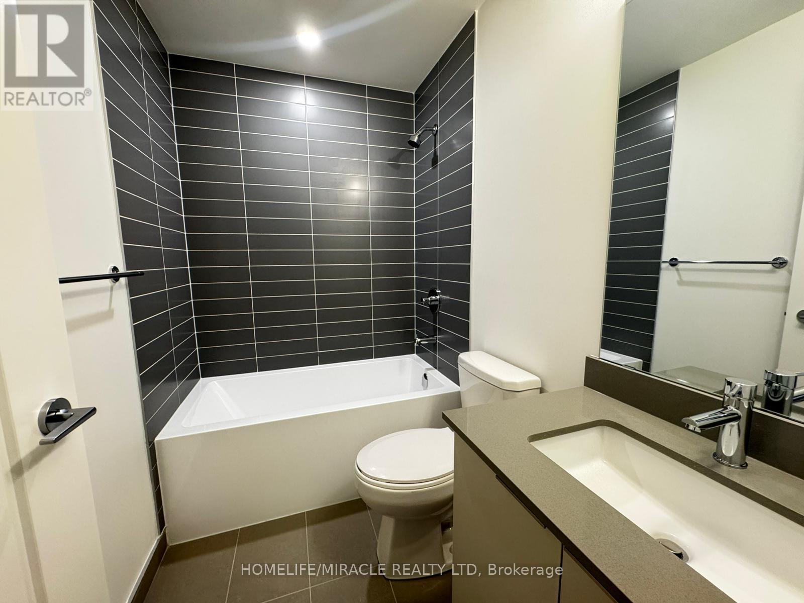 402 - 3071 Trafalgar Road E, Oakville, Ontario  L6H 8C6 - Photo 13 - W12664138