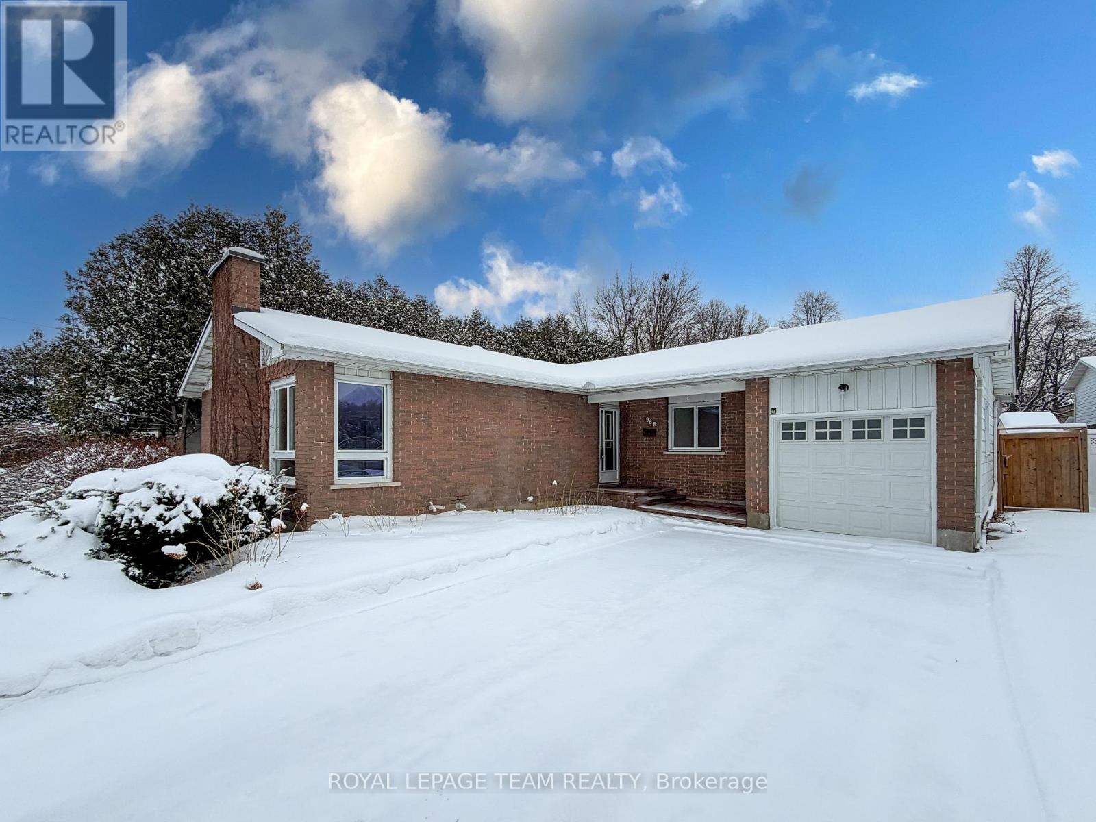 968 Walkley Road, Ottawa, Ontario  K1V 6R3 - Photo 3 - X12468902