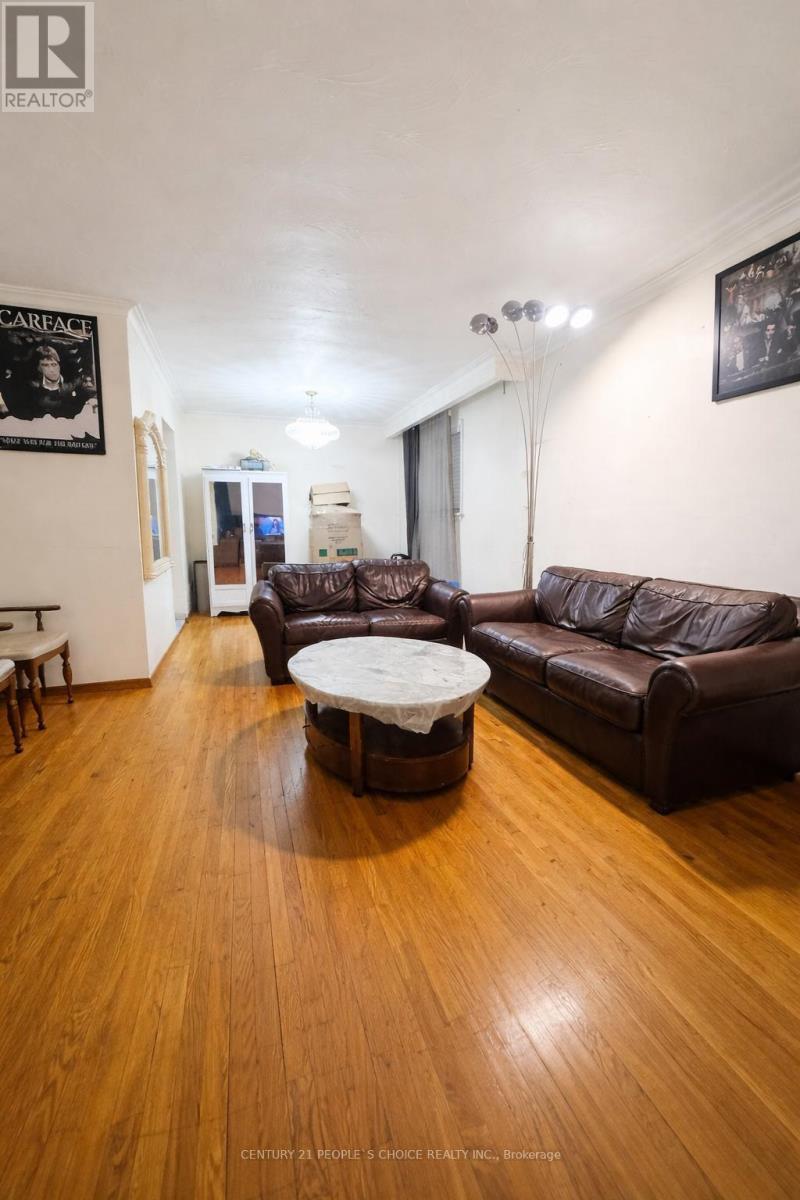 Upper - 7523 Middlebrook Street, Mississauga, Ontario  L4T 3S1 - Photo 2 - W12673162