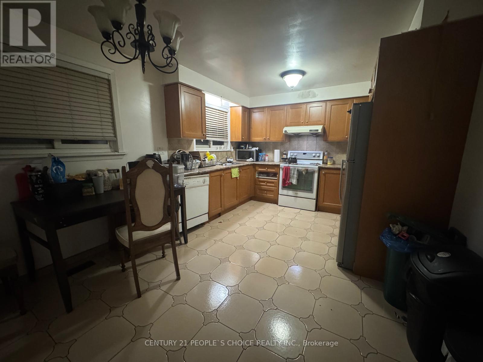 Upper - 7523 Middlebrook Street, Mississauga, Ontario  L4T 3S1 - Photo 4 - W12673162