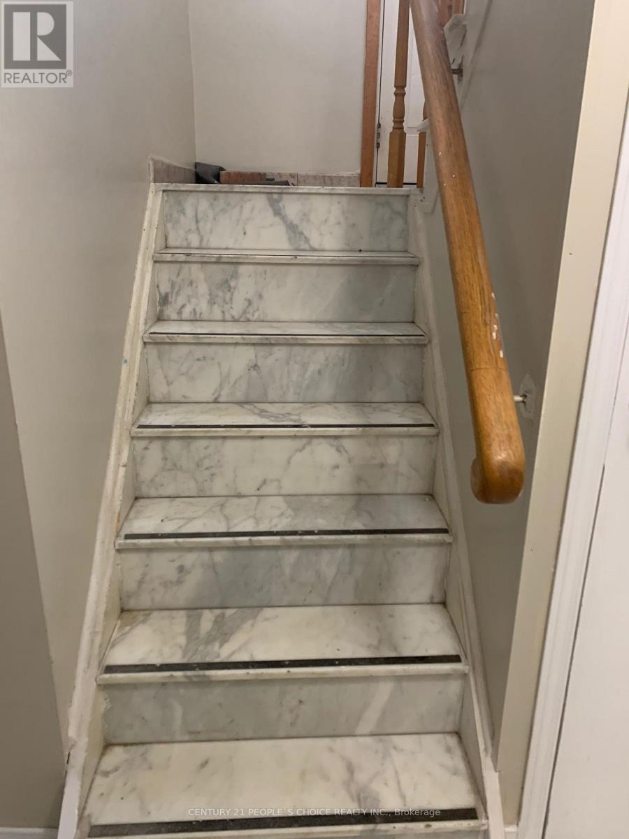 Lower - 7523 Middlebrook Street, Mississauga, Ontario  L4T 3S1 - Photo 11 - W12673198