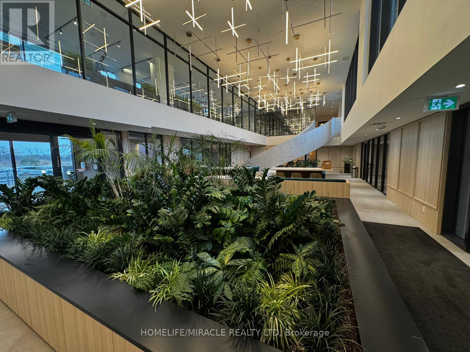 402 - 3071 Trafalgar Road E, Oakville, Ontario  L6H 8C6 - Photo 4 - W12664138