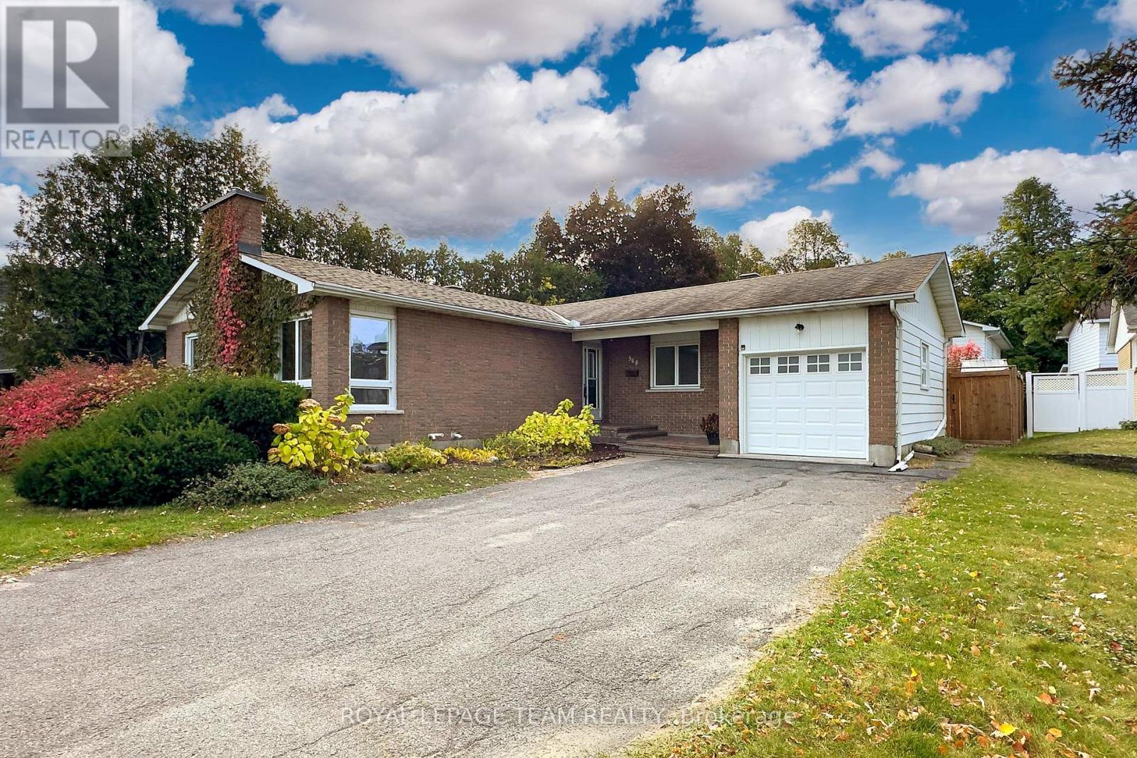 968 Walkley Road, Ottawa, Ontario  K1V 6R3 - Photo 5 - X12468902