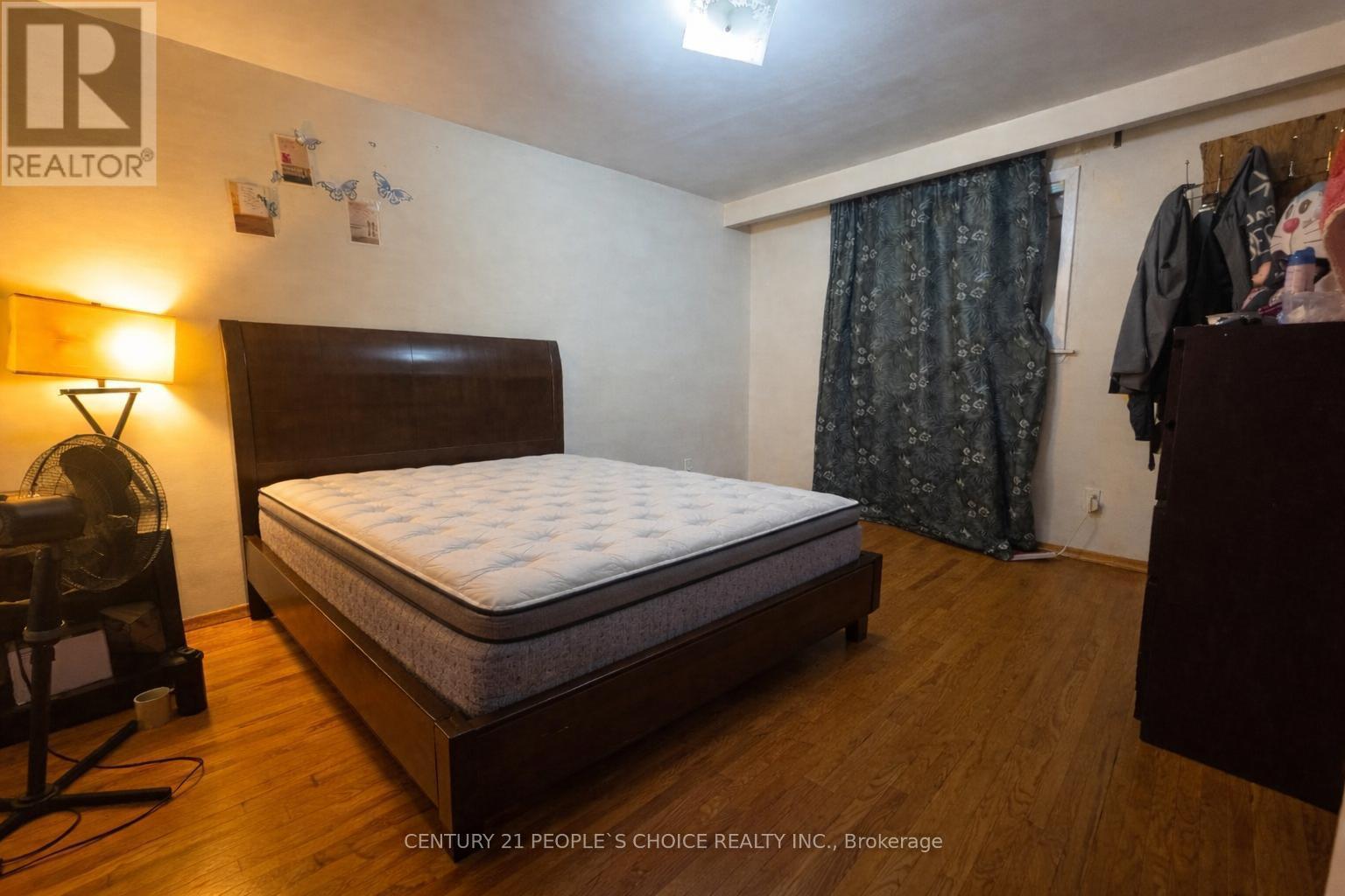 Upper - 7523 Middlebrook Street, Mississauga, Ontario  L4T 3S1 - Photo 5 - W12673162