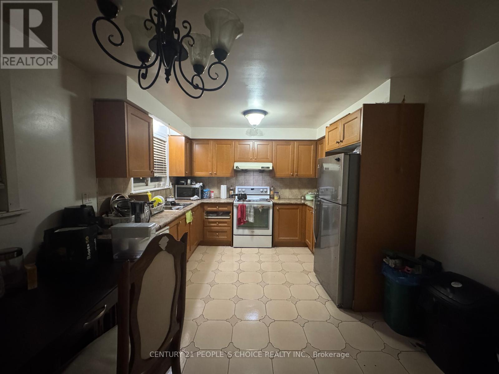 Upper - 7523 Middlebrook Street, Mississauga, Ontario  L4T 3S1 - Photo 3 - W12673162