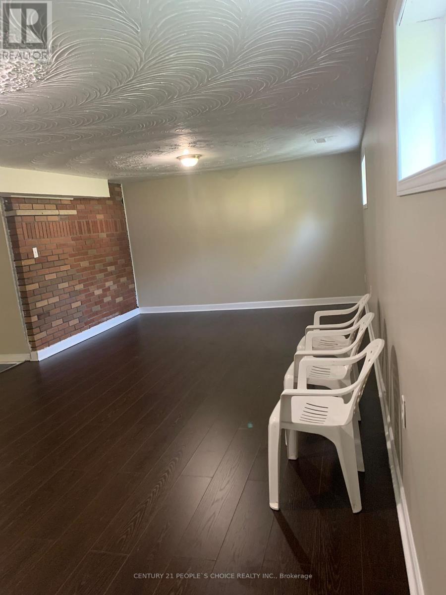 Lower - 7523 Middlebrook Street, Mississauga, Ontario  L4T 3S1 - Photo 4 - W12673198