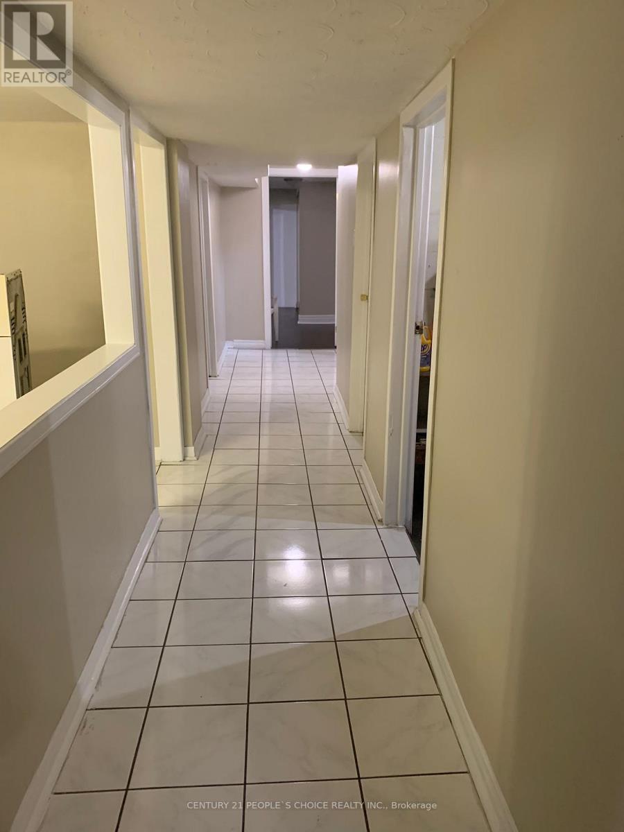 Lower - 7523 Middlebrook Street, Mississauga, Ontario  L4T 3S1 - Photo 5 - W12673198