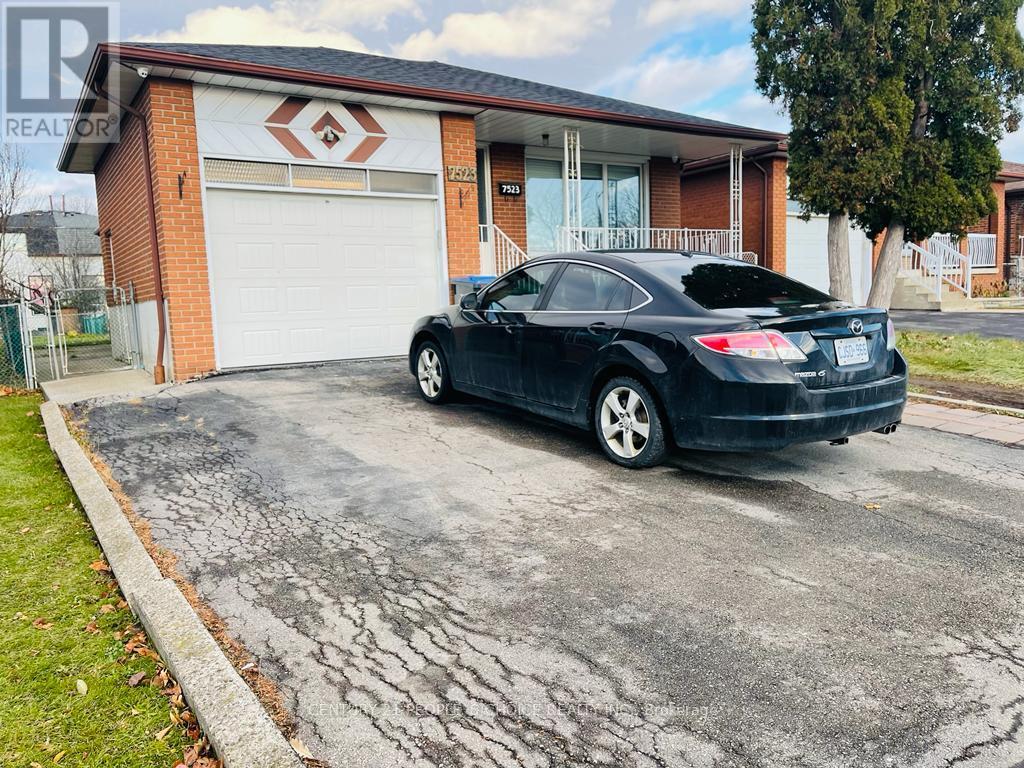 Lower - 7523 Middlebrook Street, Mississauga, Ontario  L4T 3S1 - Photo 1 - W12673198