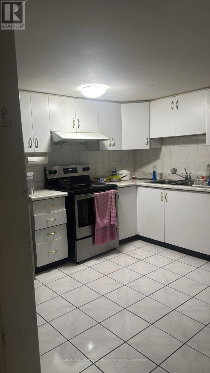 Lower - 7523 Middlebrook Street, Mississauga, Ontario  L4T 3S1 - Photo 6 - W12673198