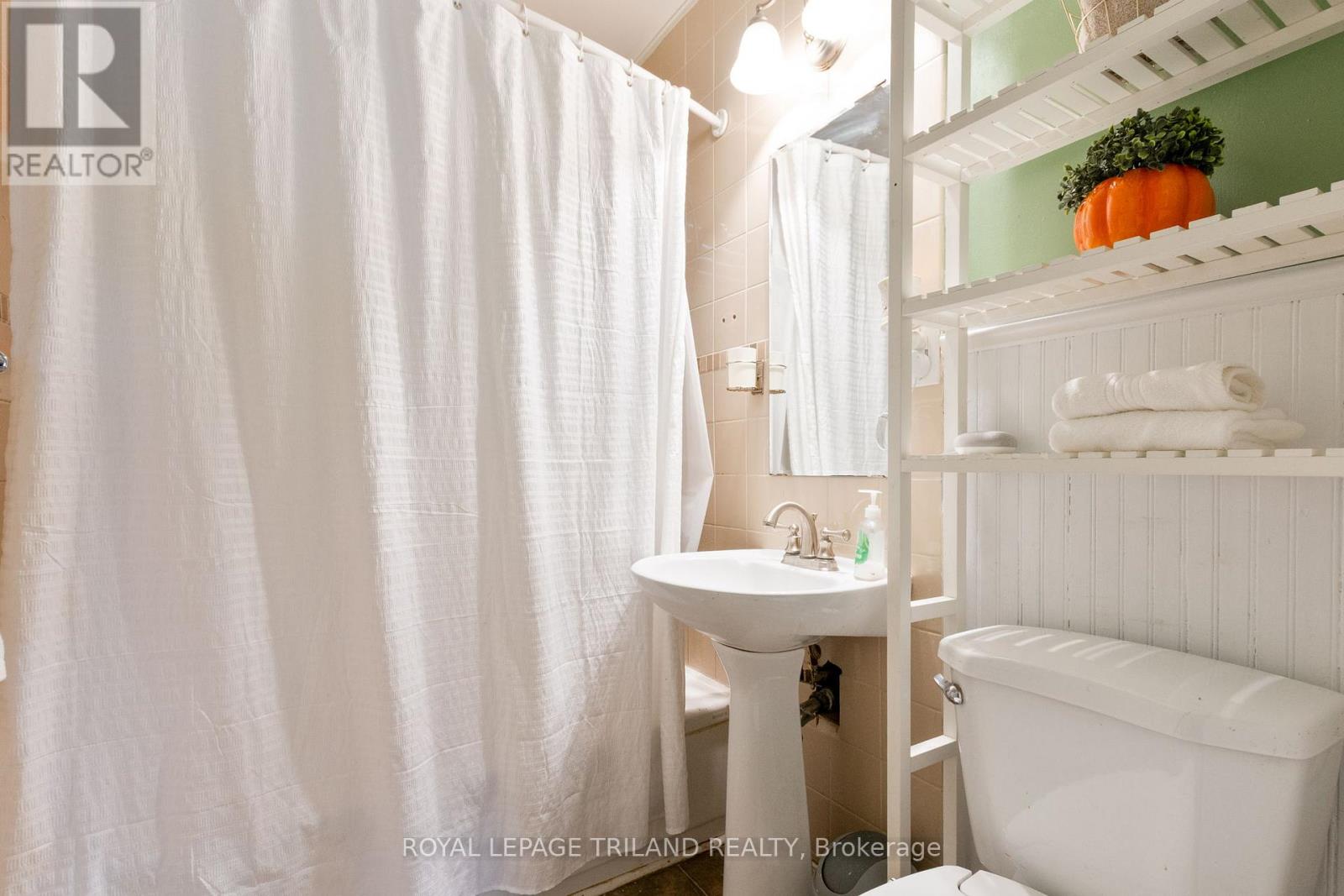 208 Trowbridge Avenue, London South, Ontario  N6J 3M3 - Photo 12 - X12675710