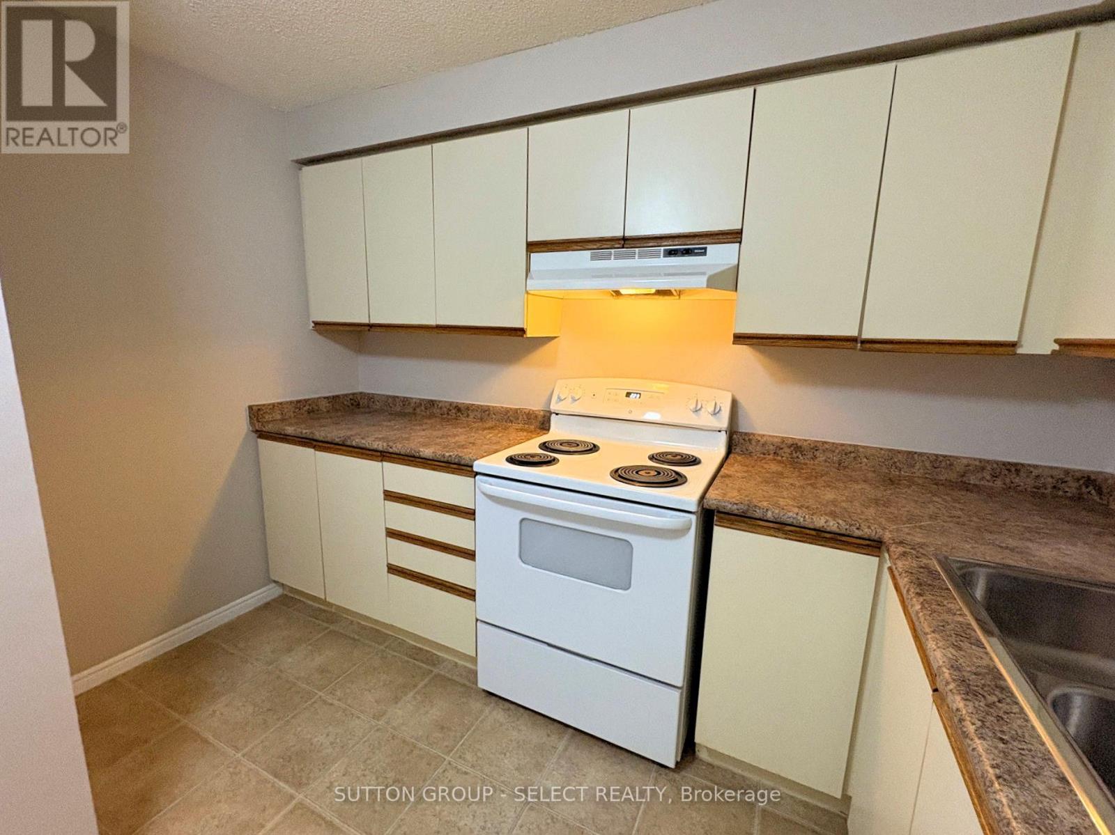 409 - 35 Green Valley Drive, Kitchener, Ontario  N2P 2A5 - Photo 12 - X12675740