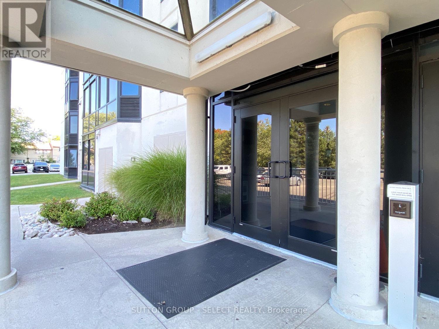 409 - 35 Green Valley Drive, Kitchener, Ontario  N2P 2A5 - Photo 4 - X12675740