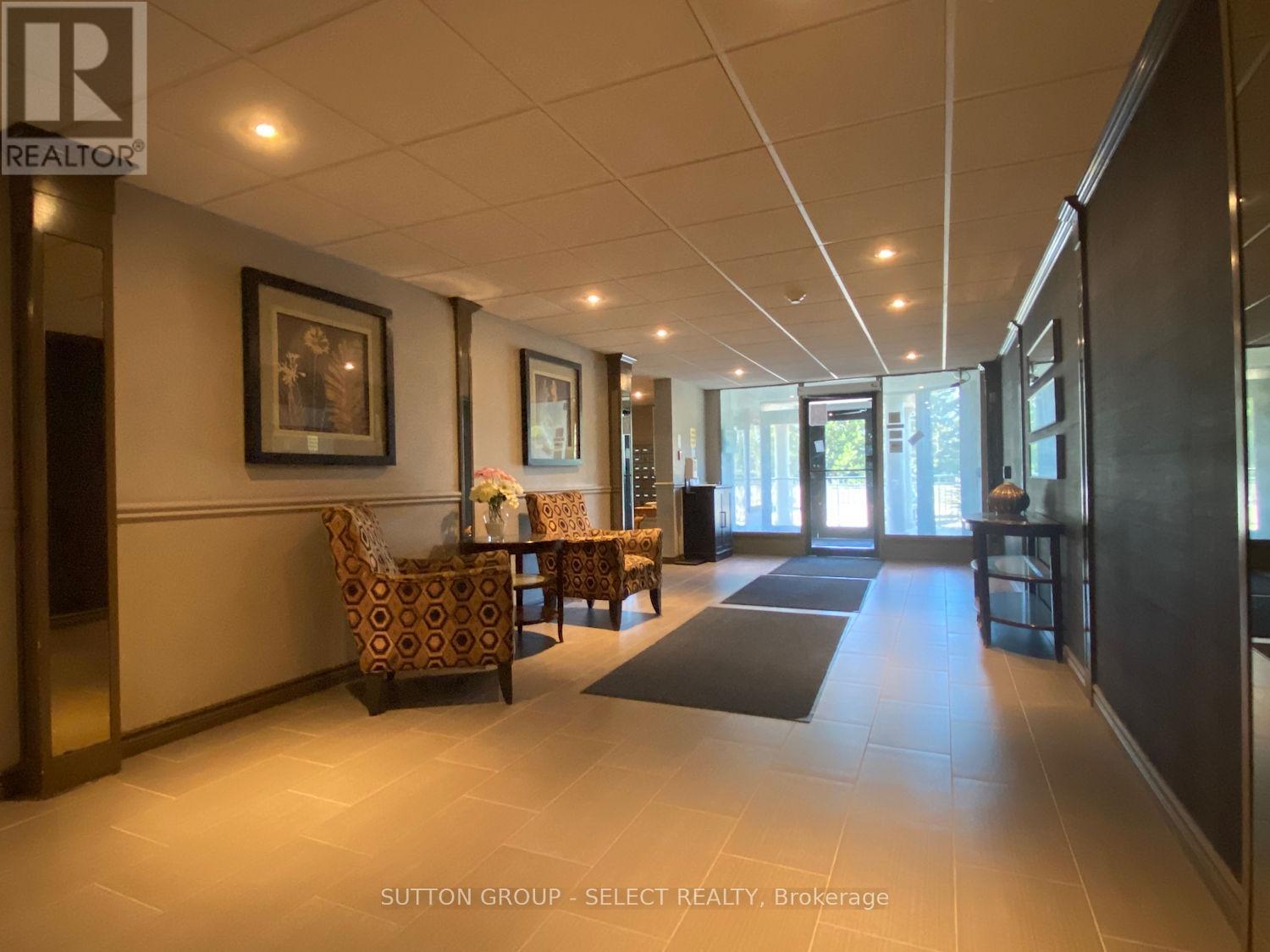 409 - 35 Green Valley Drive, Kitchener, Ontario  N2P 2A5 - Photo 5 - X12675740