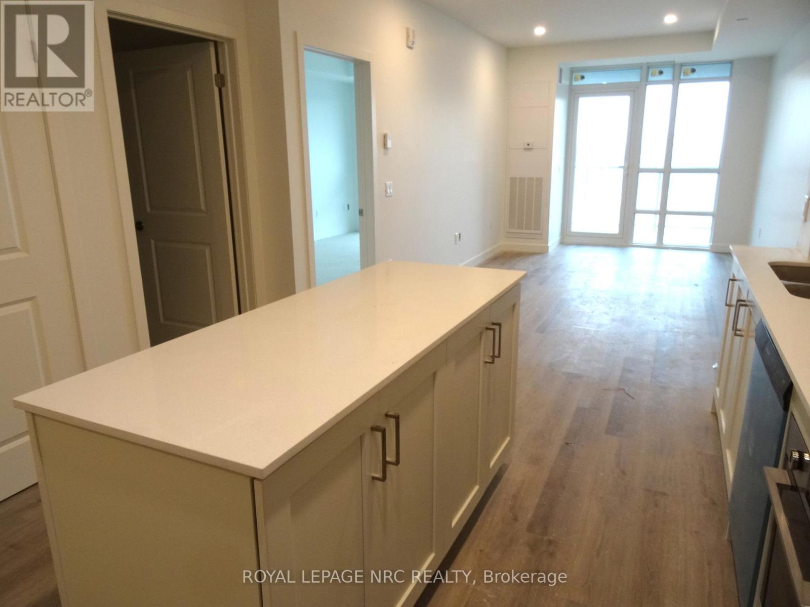 712 - 461 Green Road, Hamilton, Ontario  L8E 5B4 - Photo 5 - X12642556