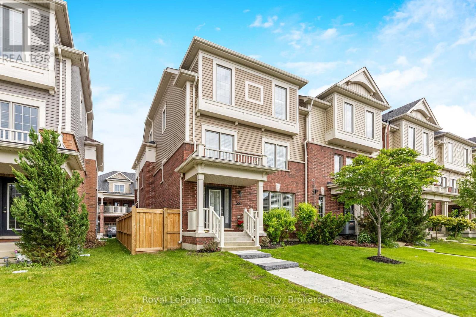 58 Boyces Creek Court, Caledon, Ontario  L7C 3S3 - Photo 4 - W12662162