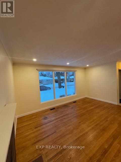 2243 Miramichi Street, Ottawa, Ontario  K2C 0Z1 - Photo 2 - X12675794