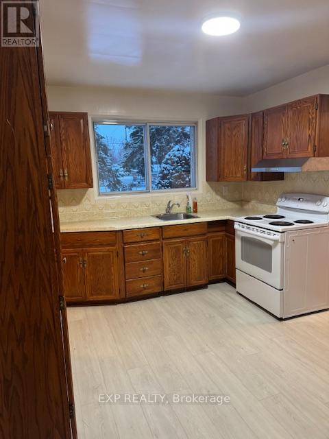 2243 Miramichi Street, Ottawa, Ontario  K2C 0Z1 - Photo 3 - X12675794