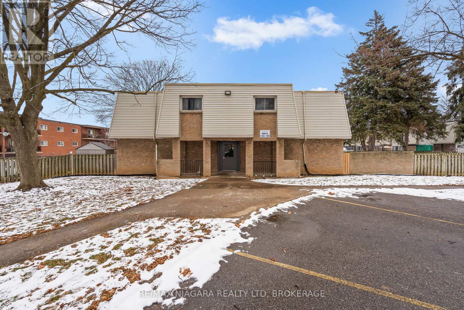 152 - 17 Old Pine Trail, St. Catharines, Ontario  L2R 4R3 - Photo 1 - X12675578