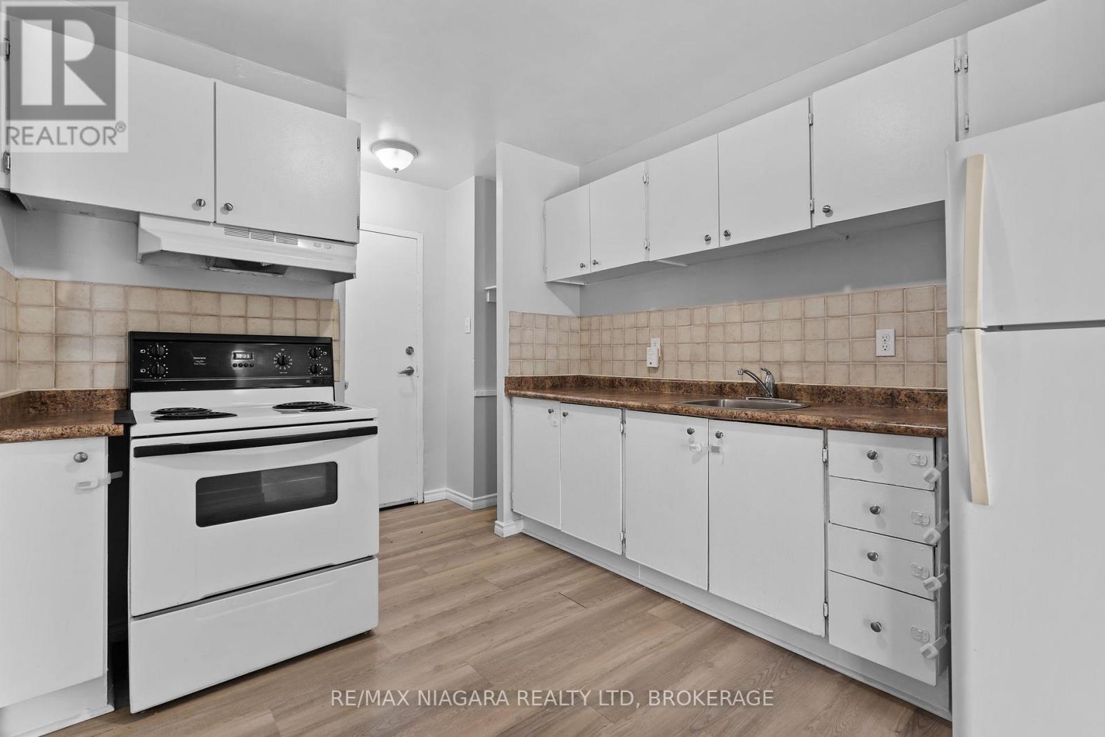 152 - 17 Old Pine Trail, St. Catharines, Ontario  L2R 4R3 - Photo 10 - X12675578