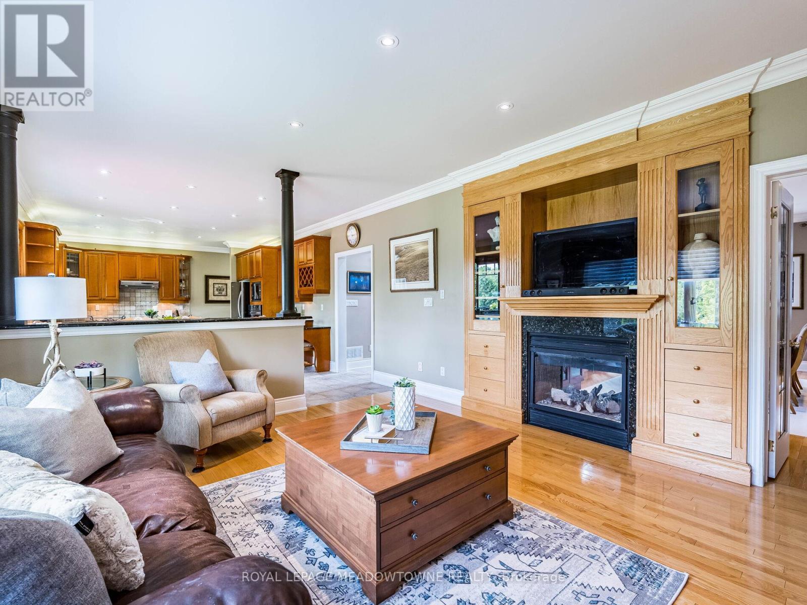 8 Deer Run Crescent, Halton Hills, Ontario  L7J 2L7 - Photo 19 - W12481264