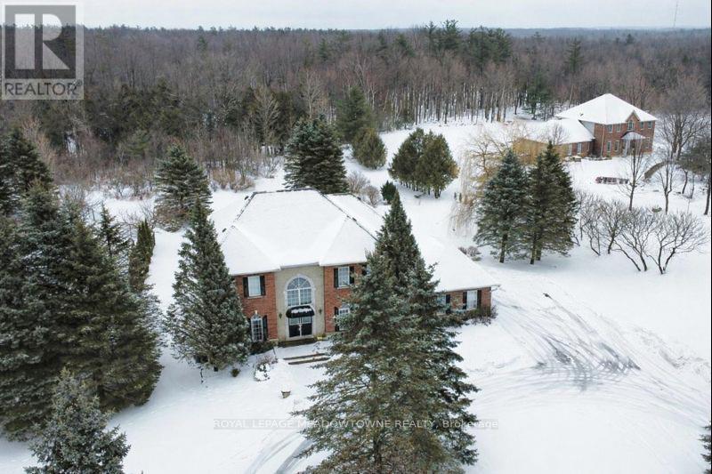 8 Deer Run Crescent, Halton Hills, Ontario  L7J 2L7 - Photo 2 - W12481264