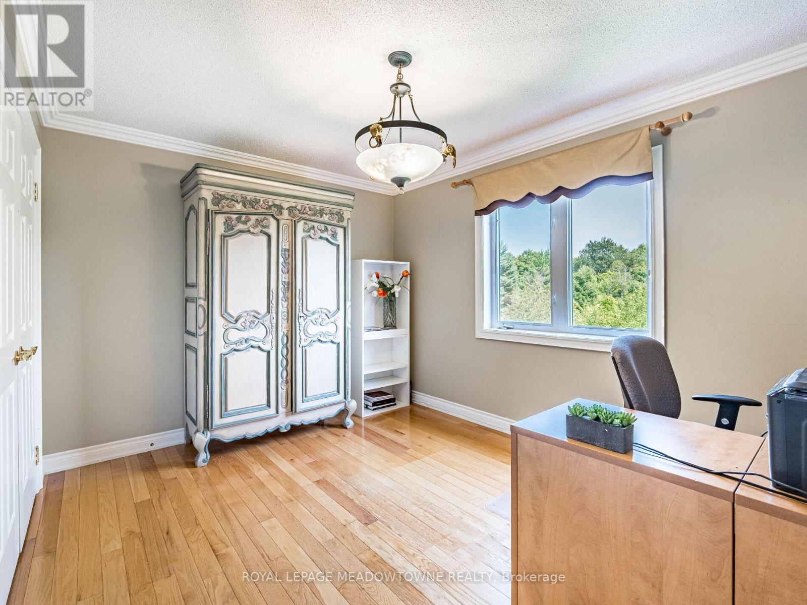 8 Deer Run Crescent, Halton Hills, Ontario  L7J 2L7 - Photo 29 - W12481264