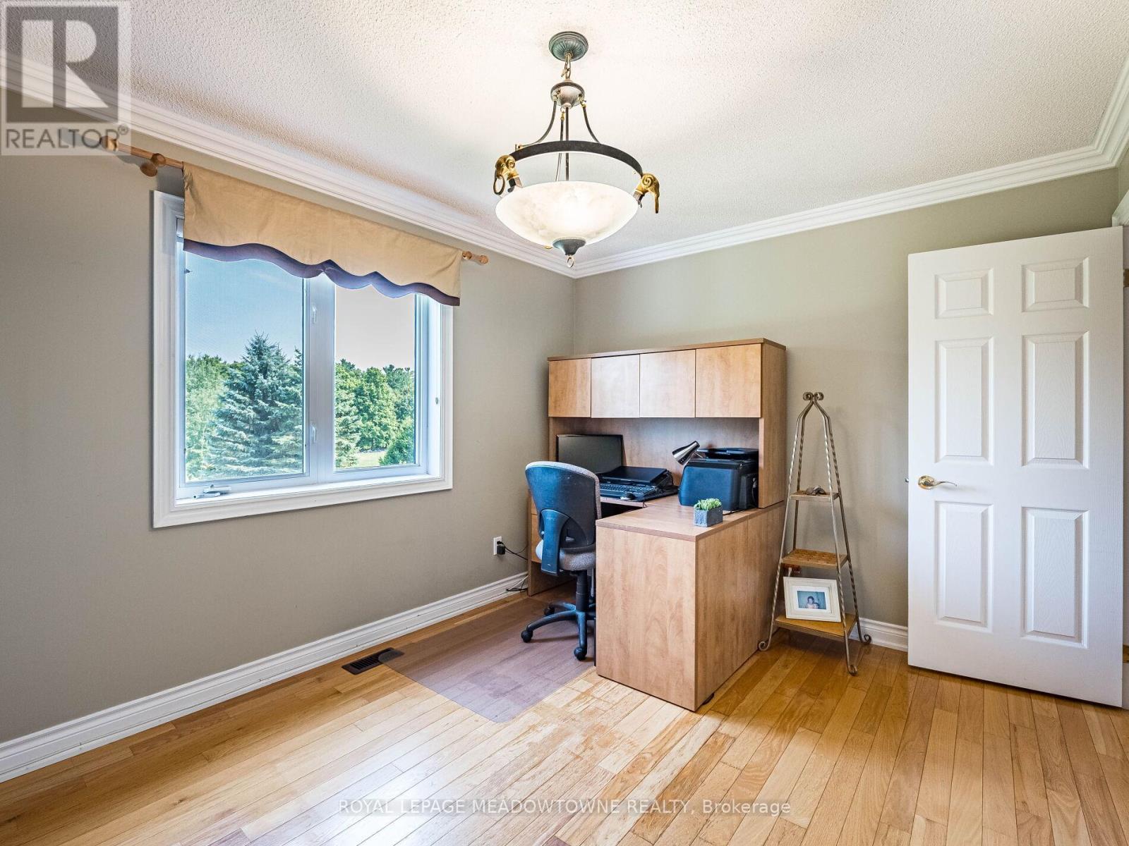 8 Deer Run Crescent, Halton Hills, Ontario  L7J 2L7 - Photo 30 - W12481264