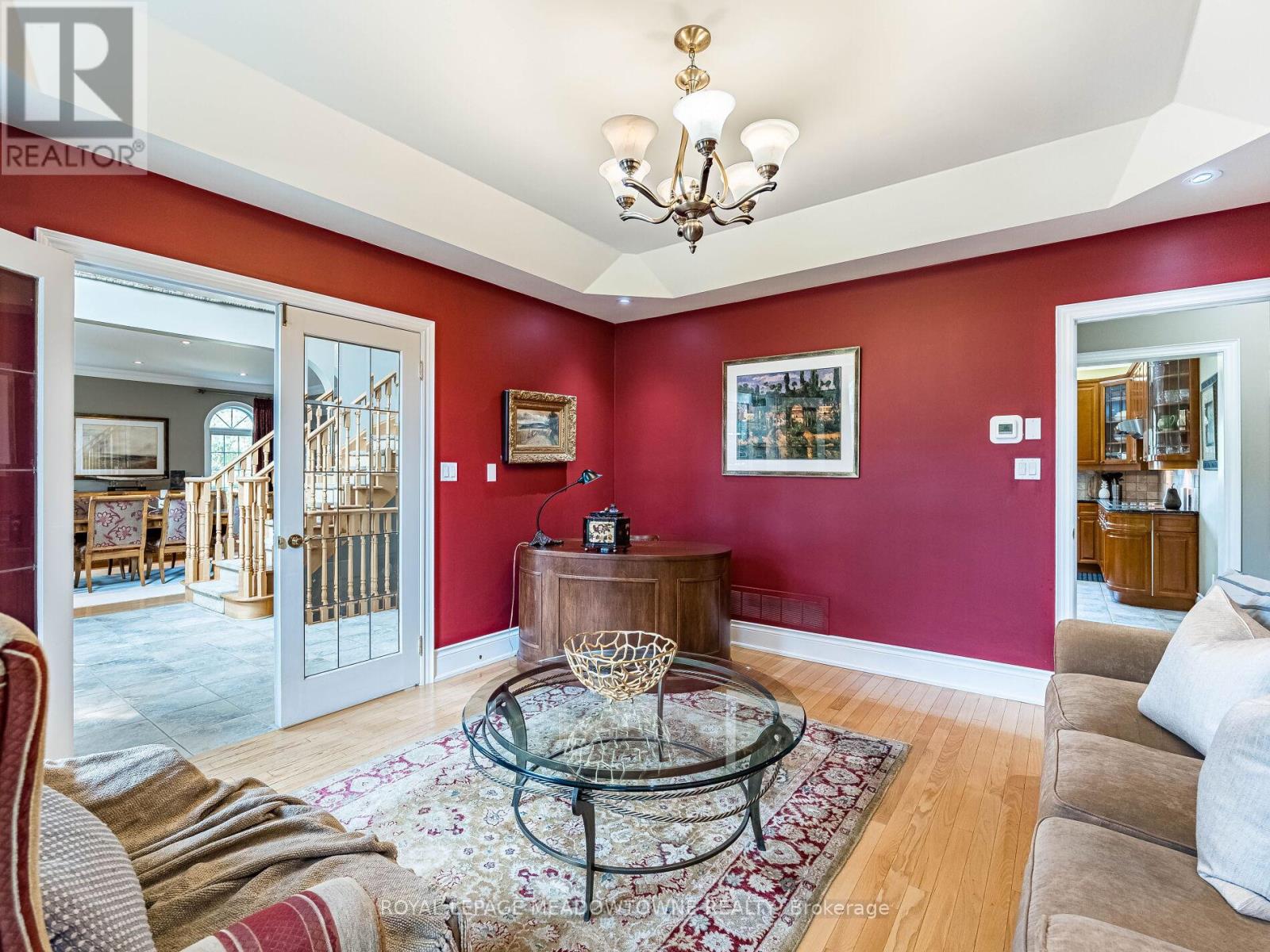 8 Deer Run Crescent, Halton Hills, Ontario  L7J 2L7 - Photo 7 - W12481264