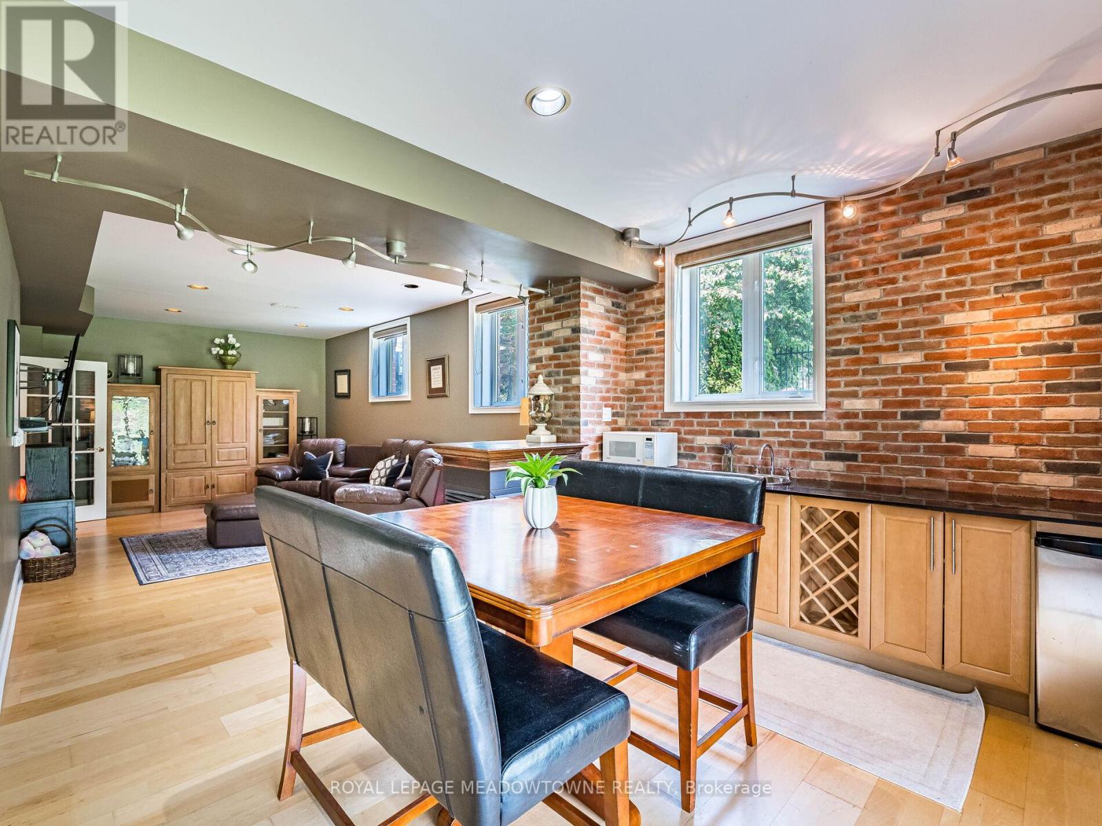 8 Deer Run Crescent, Halton Hills, Ontario  L7J 2L7 - Photo 35 - W12481264