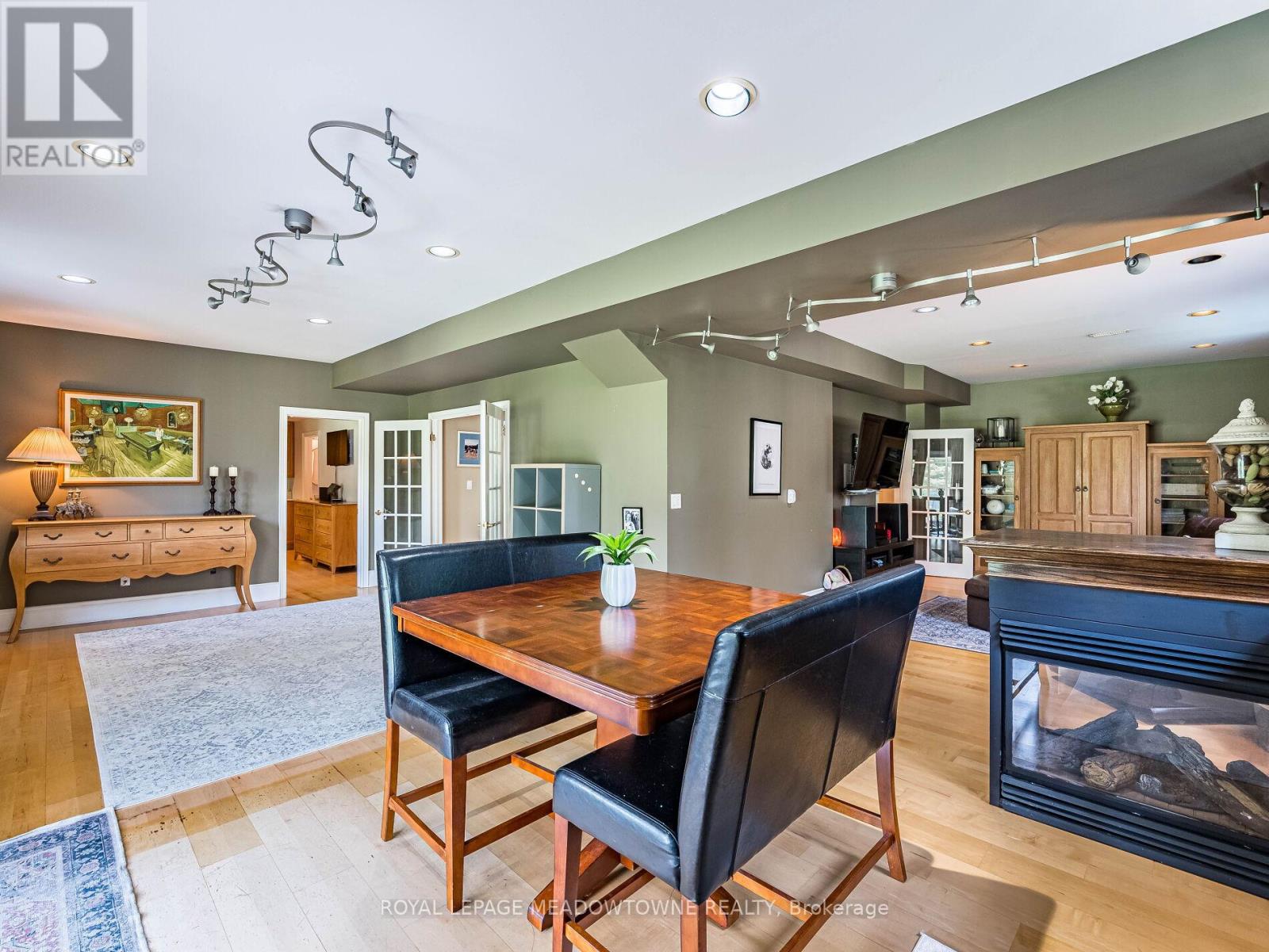 8 Deer Run Crescent, Halton Hills, Ontario  L7J 2L7 - Photo 38 - W12481264