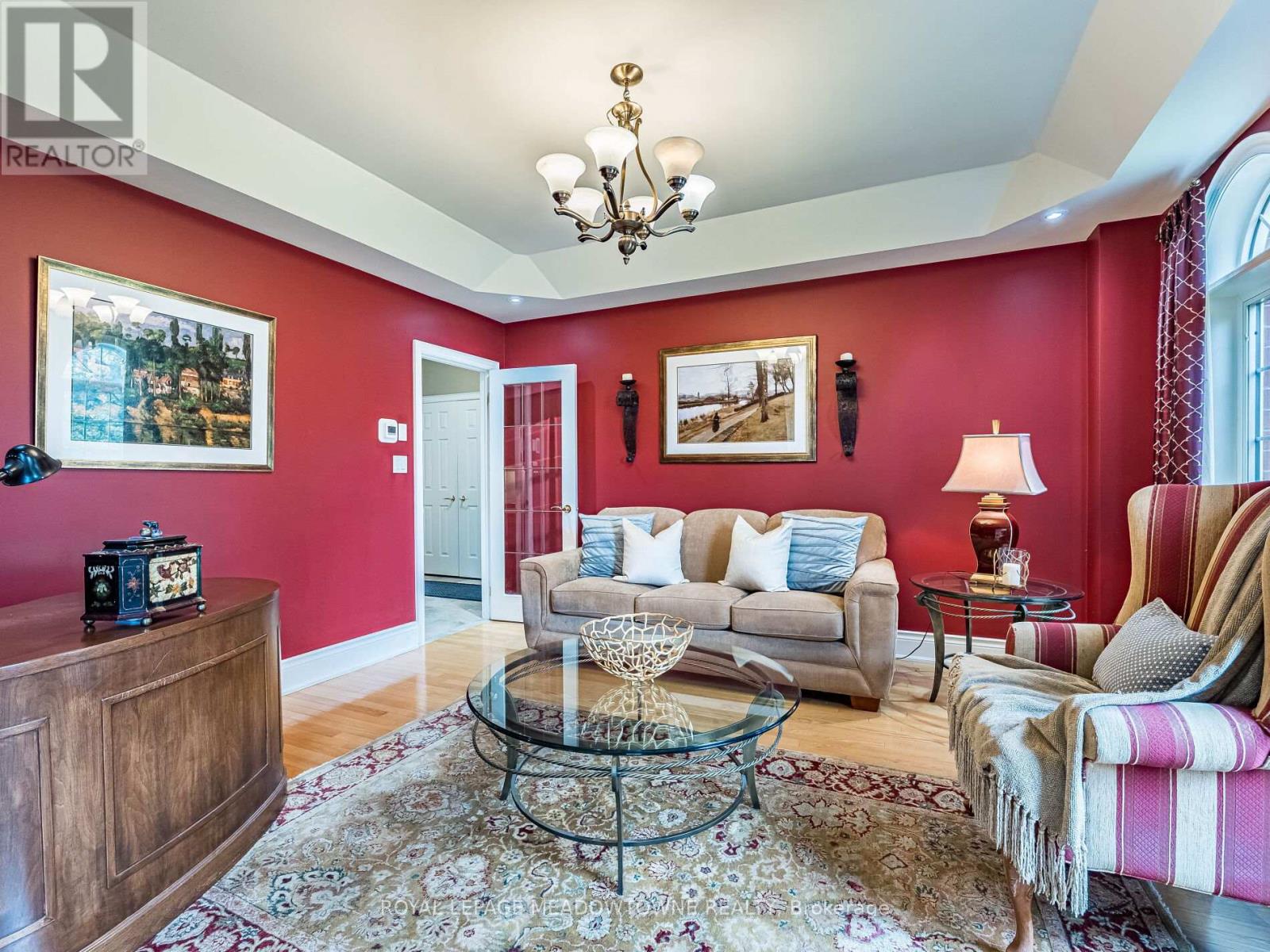 8 Deer Run Crescent, Halton Hills, Ontario  L7J 2L7 - Photo 6 - W12481264