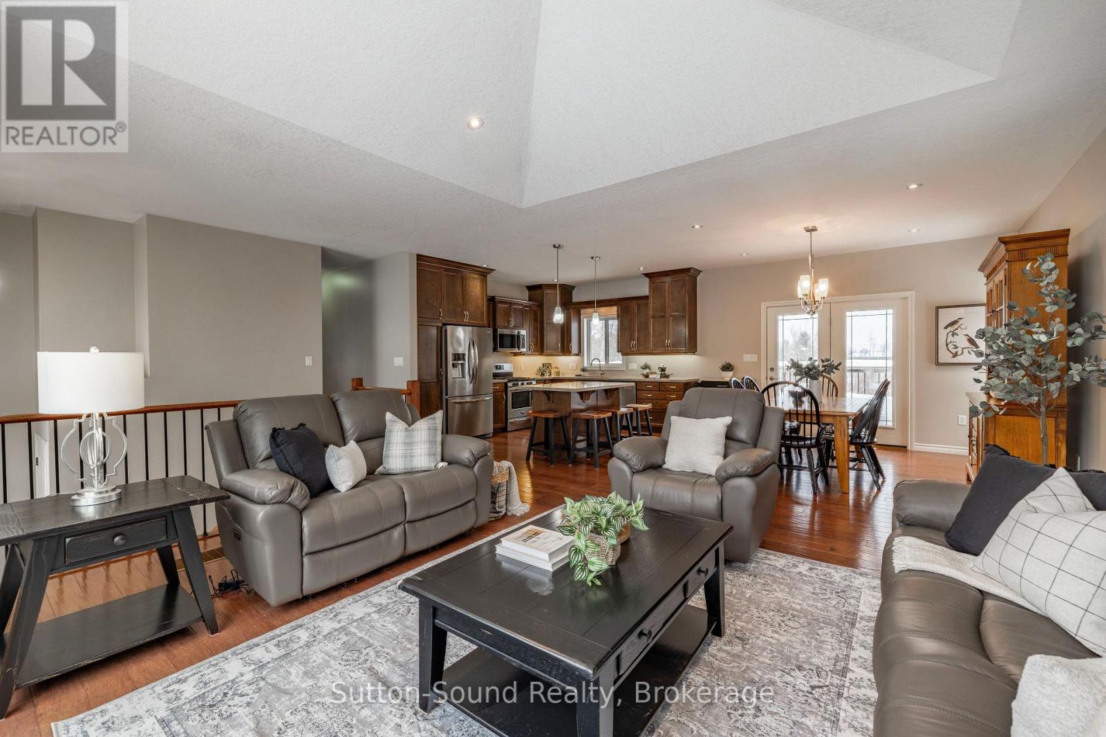 905 27th Street W, Georgian Bluffs, Ontario  N4K 6V5 - Photo 10 - X12675810