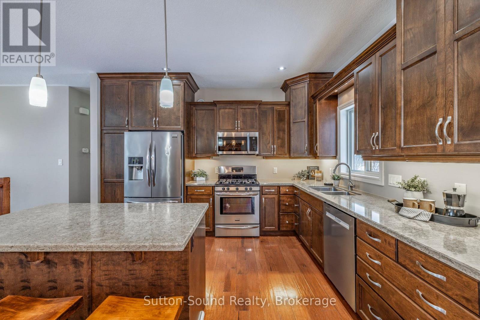 905 27th Street W, Georgian Bluffs, Ontario  N4K 6V5 - Photo 12 - X12675810