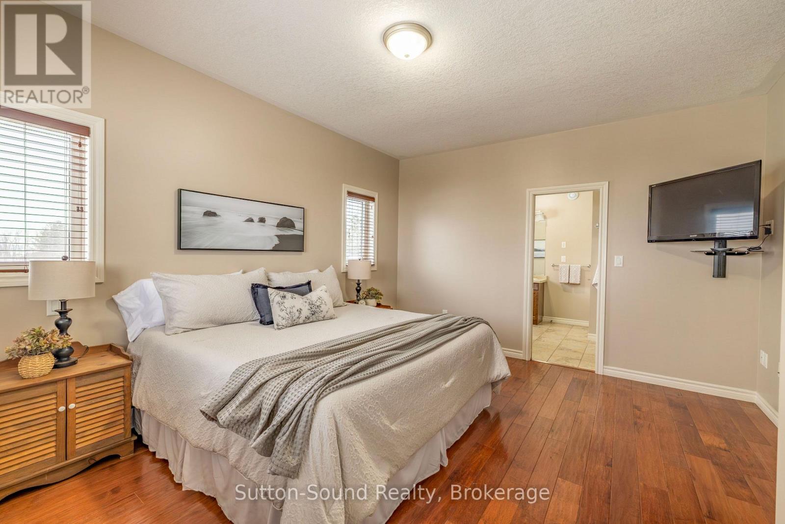 905 27th Street W, Georgian Bluffs, Ontario  N4K 6V5 - Photo 13 - X12675810