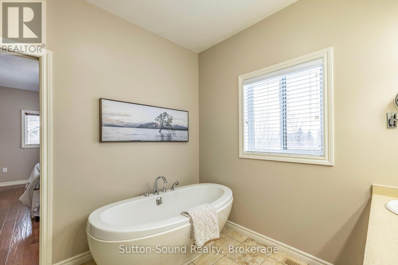 905 27th Street W, Georgian Bluffs, Ontario  N4K 6V5 - Photo 19 - X12675810