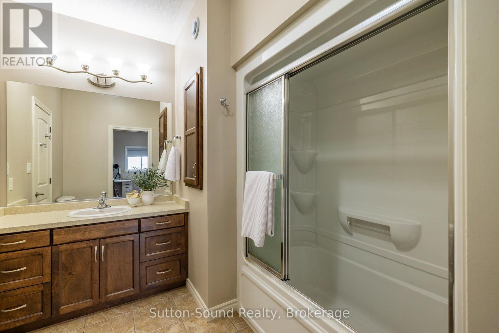 905 27th Street W, Georgian Bluffs, Ontario  N4K 6V5 - Photo 21 - X12675810